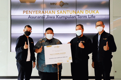 Penyerahan klaim kepada ahli waris di MNC Financial Center, Jakarta, Jumat (11/3/2022).