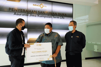 Penyerahan klaim kepada ahli waris di MNC Financial Center, Jakarta, Jumat (11/3/2022).