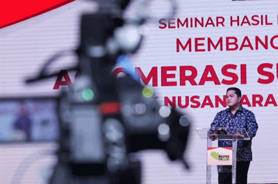 Menteri Badan Usaha Milik Negara (BUMN) Erick Thohir menyampaikan pidato kunci dalam seminar membangun aglomerasi Sumatera Bagian Selatan (Sumbagsel).