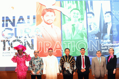 Pelantikan pengurus Organisasi Pemuda Asia dan Afrika (Asian African Youth Government) di Kompleks Parlemen, Jakarta, Jumat (11/3/2022).