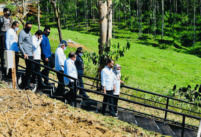 Presiden Joko Widodo dan Ibu Iriana Joko Widodo tiba di Kawasan Titik Nol Kilometer Ibu Kota Nusantara (IKN), di Kabupaten Penajam Paser Utara.