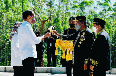 Presiden Joko Widodo dan Ibu Iriana Joko Widodo tiba di Kawasan Titik Nol Kilometer Ibu Kota Nusantara (IKN), di Kabupaten Penajam Paser Utara.