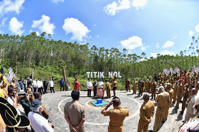 Presiden Joko Widodo dan Ibu Iriana Joko Widodo tiba di Kawasan Titik Nol Kilometer Ibu Kota Nusantara (IKN), di Kabupaten Penajam Paser Utara.