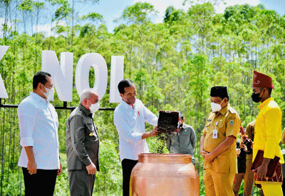 Presiden Joko Widodo dan Ibu Iriana Joko Widodo tiba di Kawasan Titik Nol Kilometer Ibu Kota Nusantara (IKN), di Kabupaten Penajam Paser Utara.