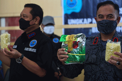 Menurut Kepala BNNP Sumsel Brigjen Pol Djoko Prihadi tersangka RM selain menyimpan juga menjual narkoba untuk wilayah Kota Palembang.