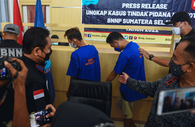 Menurut Kepala BNNP Sumsel Brigjen Pol Djoko Prihadi tersangka RM selain menyimpan juga menjual narkoba untuk wilayah Kota Palembang.