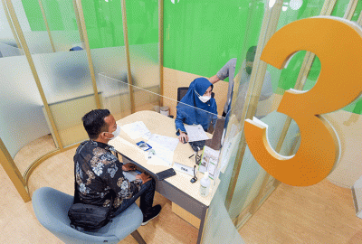Direktur Utama BPJS Ketenagakerjaan Anggoro Eko Cahyo memberikan layanan kepada peserta.