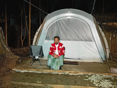 Presiden Joko Widodo tampak menikmati malam di Ibu Kota Nusantara (IKN), Kabupaten Penajam Paser Utara, Provinsi Kalimantan Timur, Senin (14/3/2022).