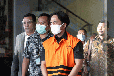 Tersangka Bupati Penajam Paser Utara Abdul Gafur Mas'ud, usai menjalani pemeriksaan di Gedung KPK Merah Putih, Jakarta, Rabu (16/3/2022).