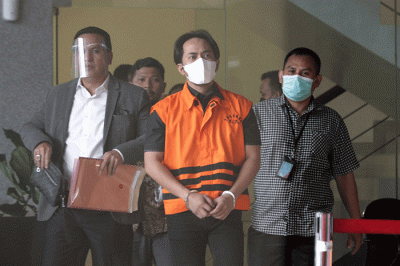 Tersangka Bupati Penajam Paser Utara Abdul Gafur Mas'ud, usai menjalani pemeriksaan di Gedung KPK Merah Putih, Jakarta, Rabu (16/3/2022).