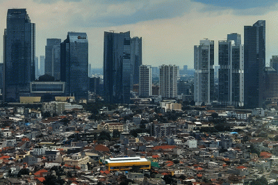 Tampak pusat kota berisi Gedung-gedung bertingkat di kawasan Jakarta Pusat, Rabu (16/3/2022).