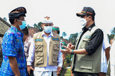 Kepala BNPB Letjen TNI Suharyanto saat meninjau salah satu lokasi field visit GPDRR di Desa Wisata Penglipuran, Kabupaten Bangli, Bali, Kamis (17/3/2022).