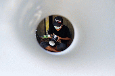 Untuk pembuatan vas lampu dan lampu tidur proses pembuatan nya bisa melalui pembakaran dan gerinda kecil.