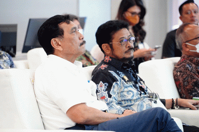 Menko Marves Luhut Binsar Panjaitan meminta Kementerian PUPR segera membantu proses produksi yang dilakukan jajaran Kementerian Pertanian.