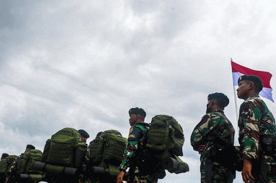 Sebanyak 400 prajurit TNI AD Batalyon Infanteri 142/Ksatria Jaya diberangkatkan ke Papua mengunakan KRI Teluk Bintuni-520 di Pelabuhan Boom Baru Palembang.