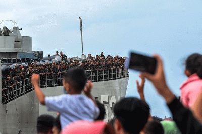 Sebanyak 400 prajurit TNI AD Batalyon Infanteri 142/Ksatria Jaya diberangkatkan ke Papua mengunakan KRI Teluk Bintuni-520 di Pelabuhan Boom Baru Palembang.