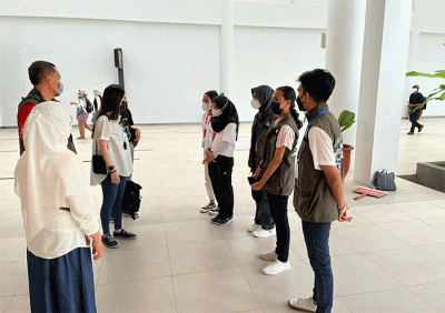Wakil Menteri Pariwisata dan Ekonomi Kreatif Angela Tanoesoedibjo menonton balapan MotoGP Indonesia di Sirkuit Mandalika, Lombok.