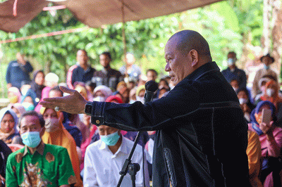 Ketua DPD RI LaNyalla Mattalitti meninjau lokasi pembangunan Tol Cisamdawu di Kecamatan Rancakalong, Sumedang, Senin (21/3/2022).