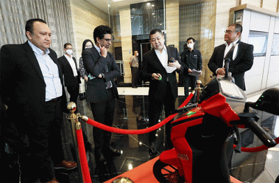 Executive Chairman of MNC Group, Hary Tanoesoedibjo, mengatakan digitalisasi layanan merupakan masalah mendesak di tengah tuntutan untuk terus berinovasi.