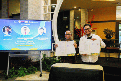 Direktur Pemberitaan MNC Media Group, Prabu Revolusi memberikan pemaparan materi dalam acara Fun Sinergy with Media di Hotel Grand Sahid Jaya, Jakarta.