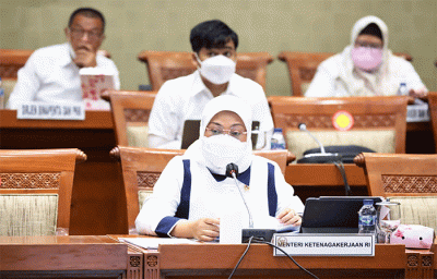 Menteri Ketenagakerjaan Ida Fauziyah menyebut program yang digulirkan pemerintah yakni Jaminan Kehilangan Pekerjaan (JKP).