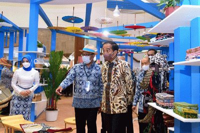 Presiden Joko Widodo secara resmi membuka pagelaran The 22nd Jakarta International Handicraft Trade Fair (INACRAFT) 2022 di JCC.