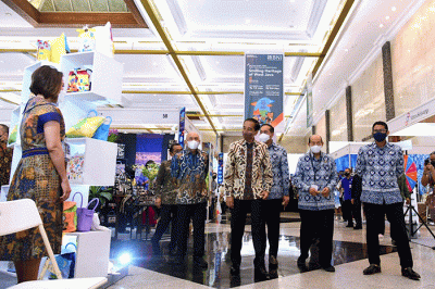Presiden Joko Widodo secara resmi membuka pagelaran The 22nd Jakarta International Handicraft Trade Fair (INACRAFT) 2022 di JCC.