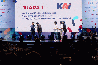 Menteri BUMN Erick Thohir memberikan sambutan pada malam penghargaan BCOMSS 2022 di Istora Senayan, Rabu (23/3/2022).