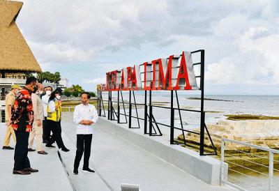 Mengawali agendanya hari ini, Presiden Joko Widodo meresmikan penataan kawasan Kota Kupang dalam kunjungan kerjanya ke Provinsi NTT.