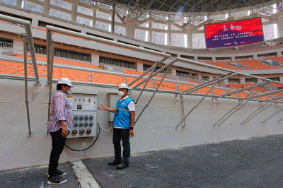 Pengecekan UPS kelistrikan Stadion Jakarta International Stadium (JIS) di Jakarta Utara, Kamis (24/3/2022).