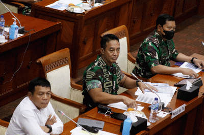 Rapat kerja bersama Komisi I DPR di kompleks Parlemen, Jakarta, Kamis (24/3/2022).