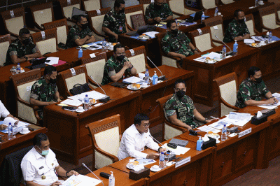 Rapat kerja bersama Komisi I DPR di kompleks Parlemen, Jakarta, Kamis (24/3/2022).