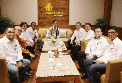 Ketua Umum Partai Perindo Hary Tanoesoedibjo melakukan pertemuan dengan Wali Kota Solo Gibran Rakabuming di Yogyakarta, Sabtu (26/3/2022).