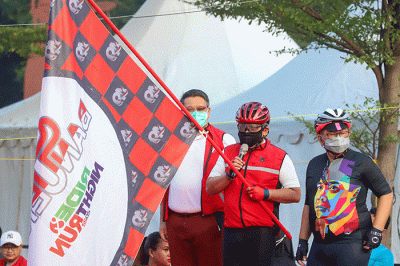 Sekretaris Jenderal DPP PDIP Hasto Kristiyanto melepas kegiatan Banteng Ride & Night Run yang berlangsung di kawasan Gelora Bung Karno, Jakarta.