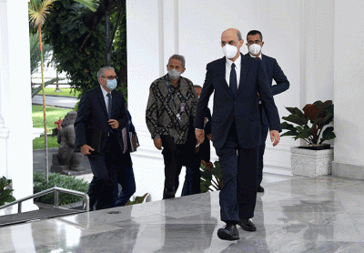Presiden Joko Widodo menerima kunjungan Presiden Islamic Development Bank (IsDB), Mohammed Al Jasser, bersama delegasi di Istana Merdeka, Jakarta.