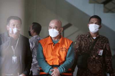 Tersangka Wali Kota Bekasi nonaktif Rahmat Effendi alias Pepen usai menjalani pemeriksaan lanjutan di Gedung Merah Putih KPK, Jakarta, Senin (28/3/2022).