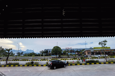Pengendara saat beristirahat di rest area 88, Tol Cipularang, Jawa Barat, Senin. (28/3/2022).