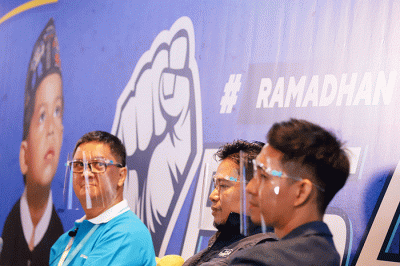 Bantuan dana pendidikan kepada anak-anak binaan rumah yatim di Jakarta, Selasa (29/3/2022).