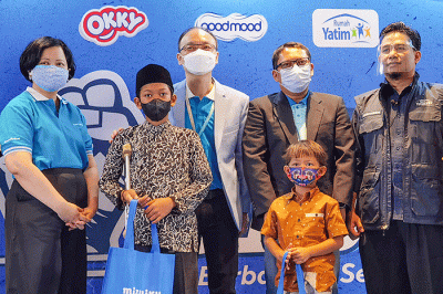 Bantuan dana pendidikan kepada anak-anak binaan rumah yatim di Jakarta, Selasa (29/3/2022).