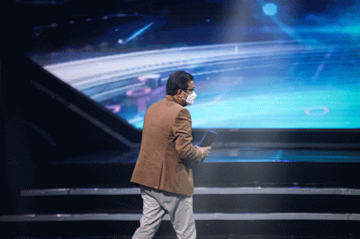 Direktur Teknologi Informasi & Operasi, Tonny Prasetyo saat menerima penghargaan Digital Innovation Award (DIA) 2022.
