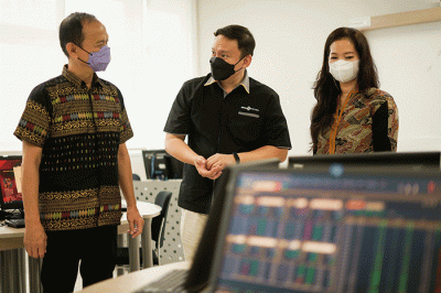 Peresmian Galeri Investasi di Gedung Binus University Bekasi, Kota Bekasi, Jawa Barat, Kamis (31/3/2022).