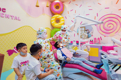 Anak-anak saat mengunjungi OMDC playground yang menyediakan fasilitas bermain dan kesehatan terlengkap untuk anak dalam satu atap.