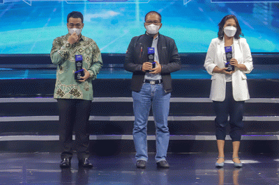 Wakil Gubernur DKI Jakarta Ir. H. Ahmad Riza Patria, M.B.A saat menerima penghargaan Digital Innovation Award (DIA) 2022.