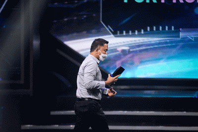 Vice President Bank Mandiri, Budi Prasetyo saat menerima penghargaan Digital Innovation Award (DIA) 2022.
