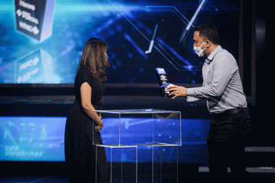 Vice President Bank Mandiri, Budi Prasetyo saat menerima penghargaan Digital Innovation Award (DIA) 2022.