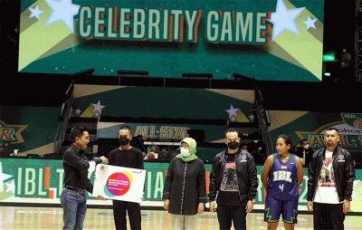 Peluncuran program pelatihan talenta basket ke Sekolah saat IBL All Star 2022 di Hall Basket Senayan, Jakarta, Kamis (31/3/2022).