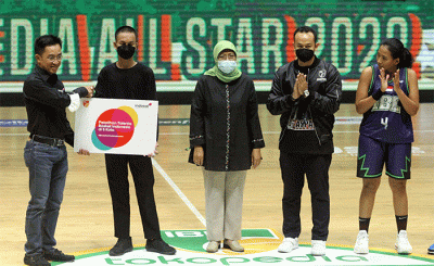 Peluncuran program pelatihan talenta basket ke Sekolah saat IBL All Star 2022 di Hall Basket Senayan, Jakarta, Kamis (31/3/2022).