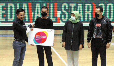 Peluncuran program pelatihan talenta basket ke Sekolah saat IBL All Star 2022 di Hall Basket Senayan, Jakarta, Kamis (31/3/2022).