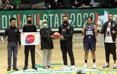Peluncuran program pelatihan talenta basket ke Sekolah saat IBL All Star 2022 di Hall Basket Senayan, Jakarta, Kamis (31/3/2022).