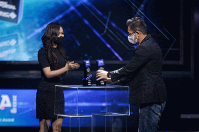 VP Information Technology, Erick Elviyendra saat menerima penghargaan Digital Innovation Award (DIA) 2022.